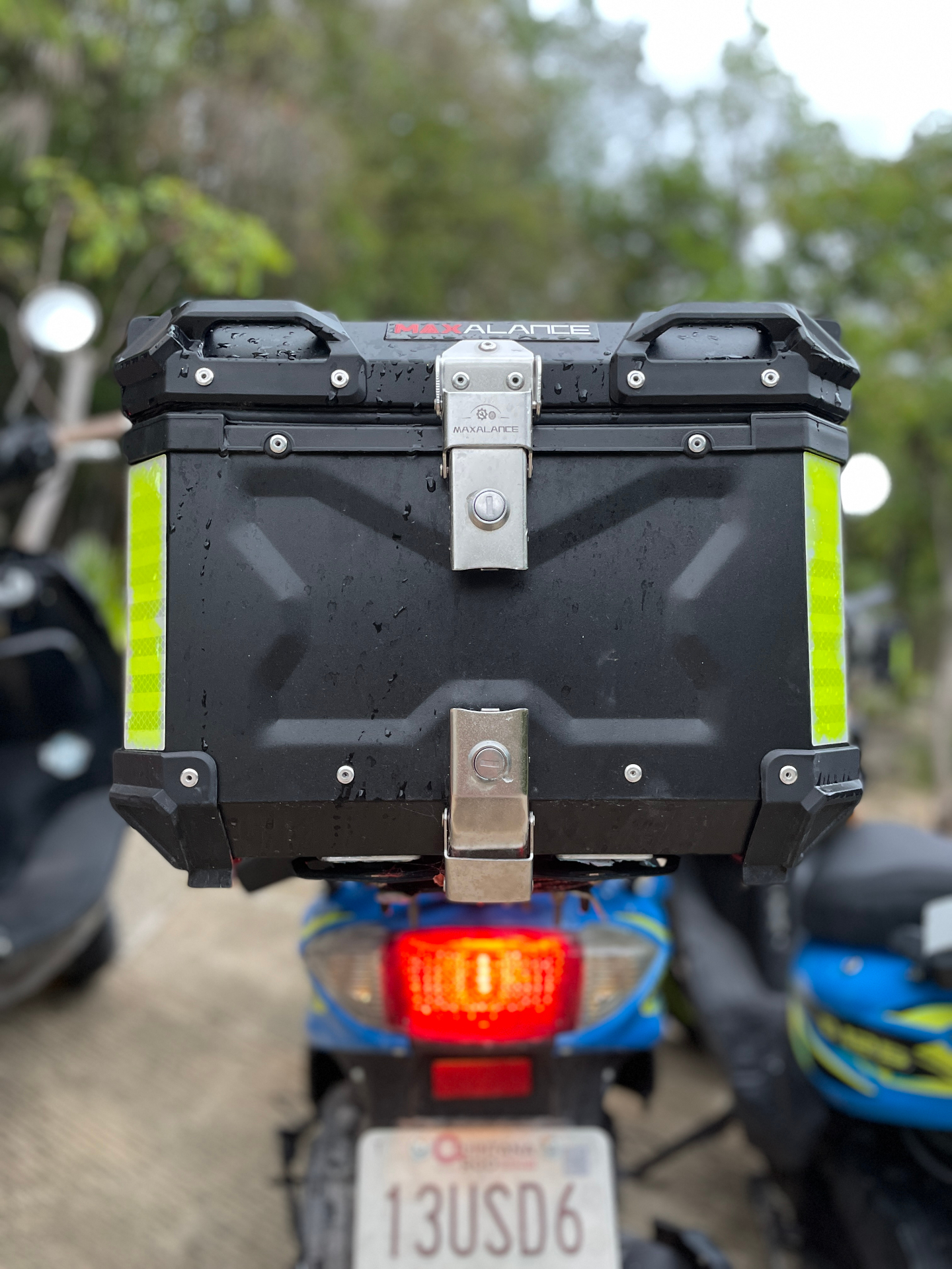 Aluminum top box with reflective strips